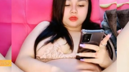 Em Linh móc cua trên live đầy dâm dục.